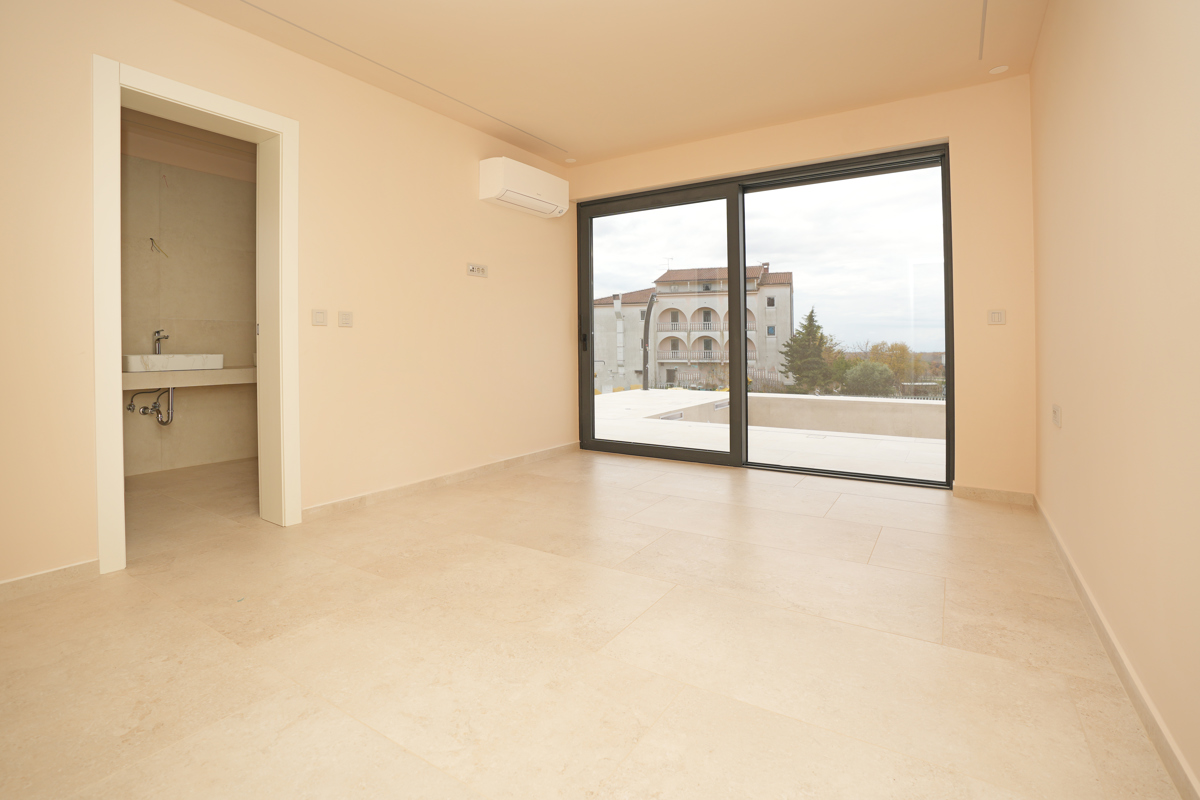 VILLA MODERNA CON PISCINA NELLA LOCALITÀ VICINO A POREČA