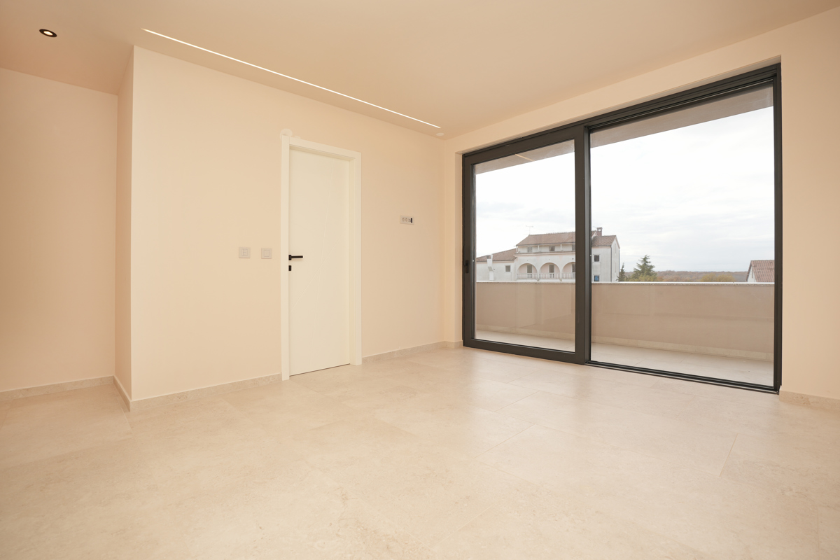 VILLA MODERNA CON PISCINA NELLA LOCALITÀ VICINO A POREČA