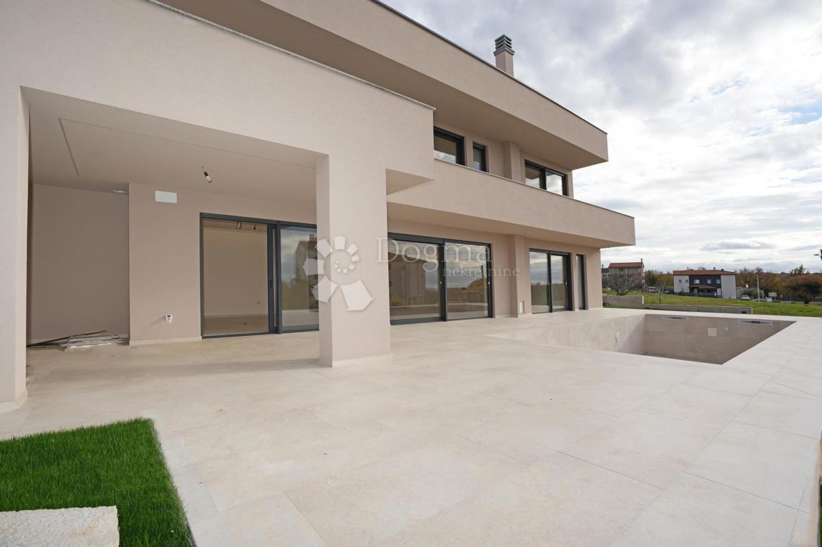 VILLA MODERNA CON PISCINA NELLA LOCALITÀ VICINO A POREČA
