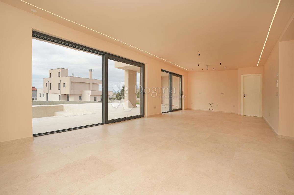 VILLA MODERNA CON PISCINA NELLA LOCALITÀ VICINO A POREČA