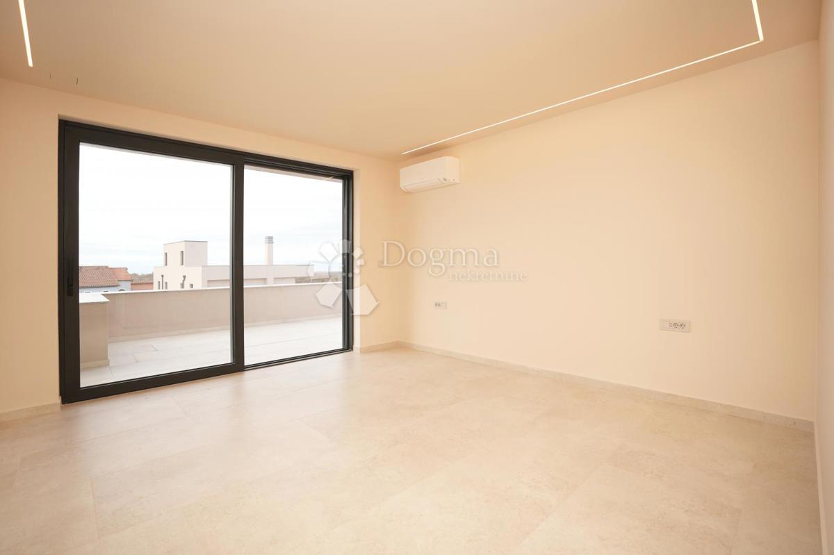 VILLA MODERNA CON PISCINA NELLA LOCALITÀ VICINO A POREČA