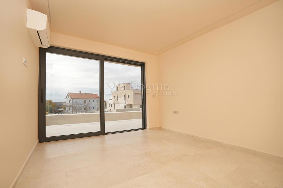 VILLA MODERNA CON PISCINA NELLA LOCALITÀ VICINO A POREČA