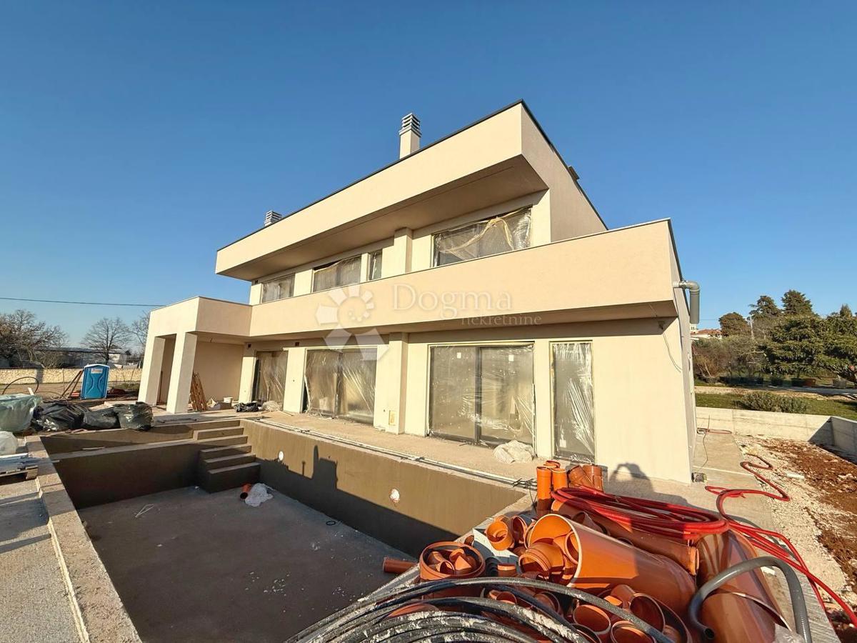 VILLA MODERNA CON PISCINA NELLA LOCALITÀ VICINO A POREČA