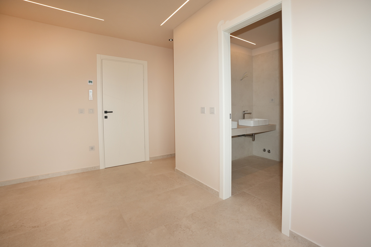 VILLA MODERNA CON PISCINA NELLA LOCALITÀ VICINO A POREČA