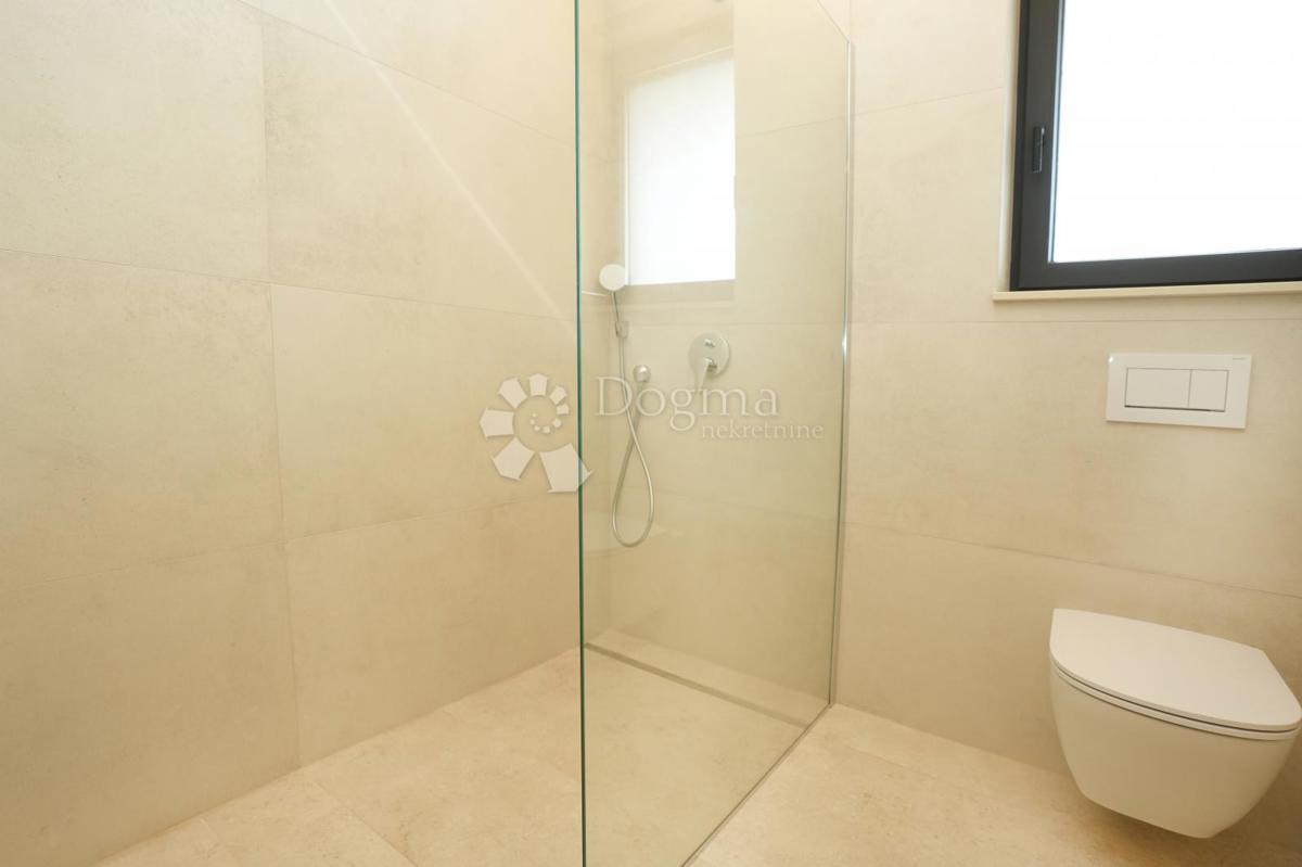 VILLA MODERNA CON PISCINA NELLA LOCALITÀ VICINO A POREČA