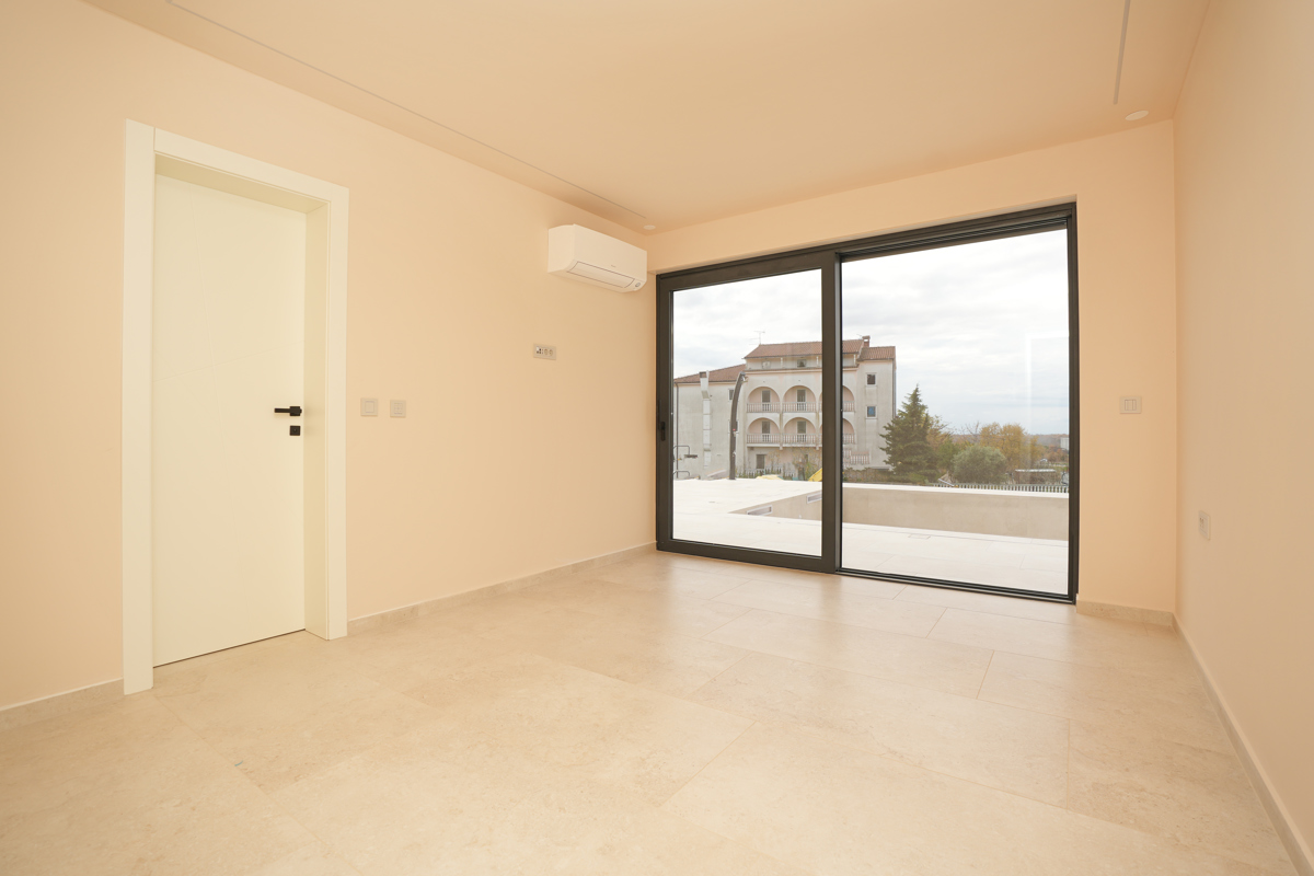 VILLA MODERNA CON PISCINA NELLA LOCALITÀ VICINO A POREČA