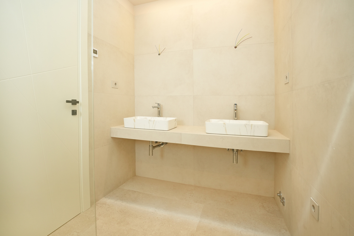 VILLA MODERNA CON PISCINA NELLA LOCALITÀ VICINO A POREČA