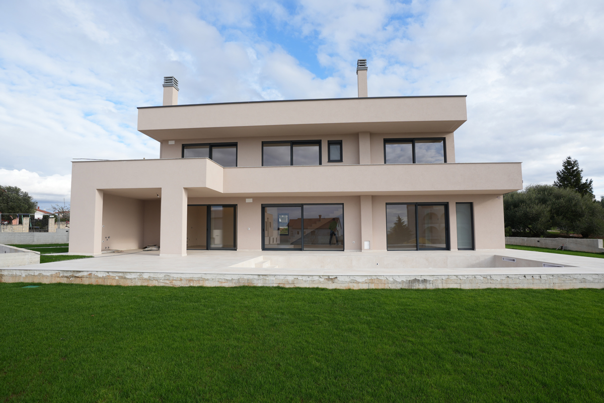 VILLA MODERNA CON PISCINA NELLA LOCALITÀ VICINO A POREČA
