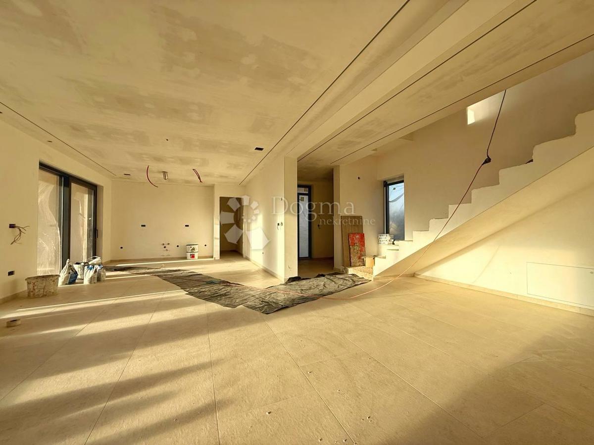 VILLA MODERNA CON PISCINA NELLA LOCALITÀ VICINO A POREČA
