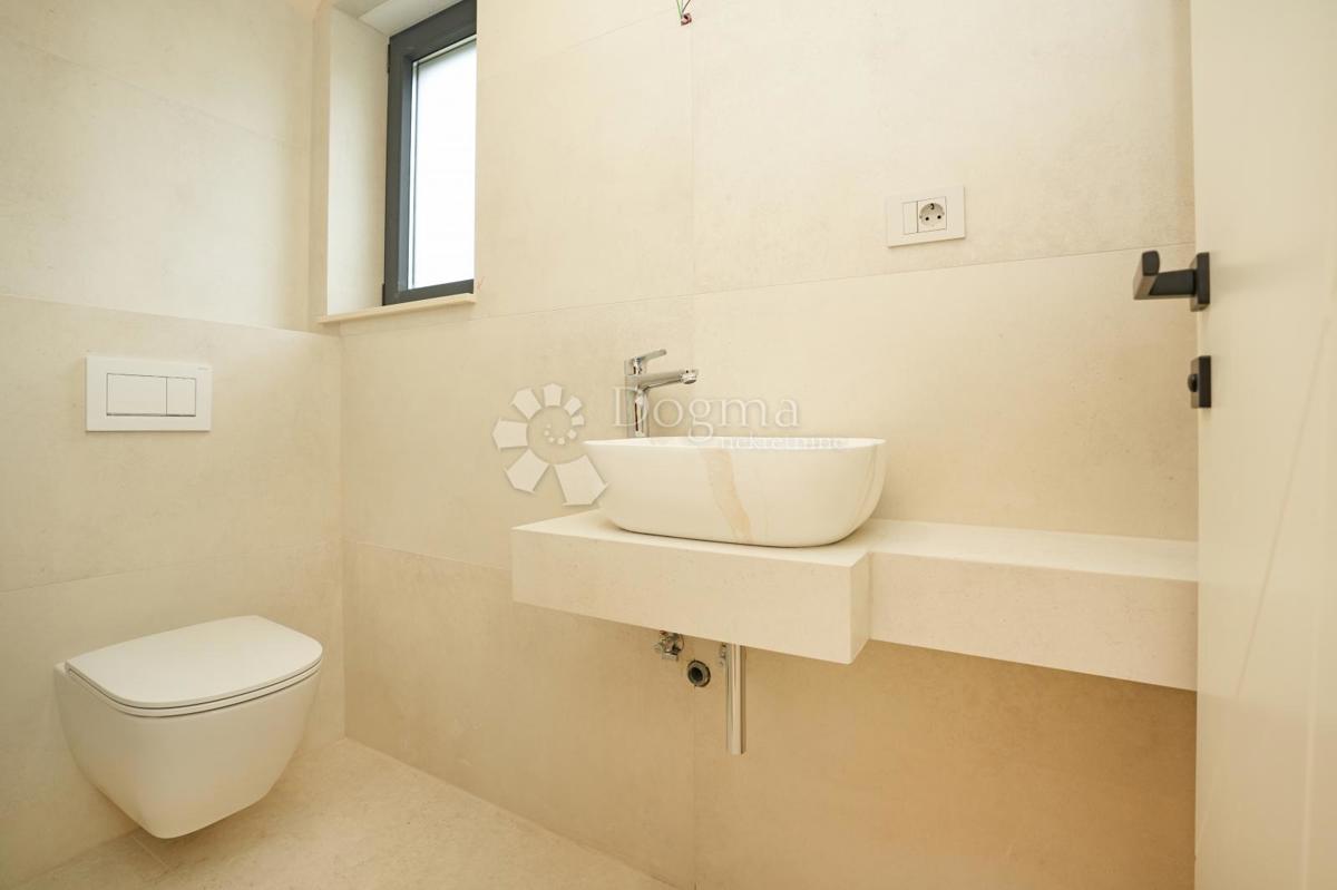 VILLA MODERNA CON PISCINA NELLA LOCALITÀ VICINO A POREČA