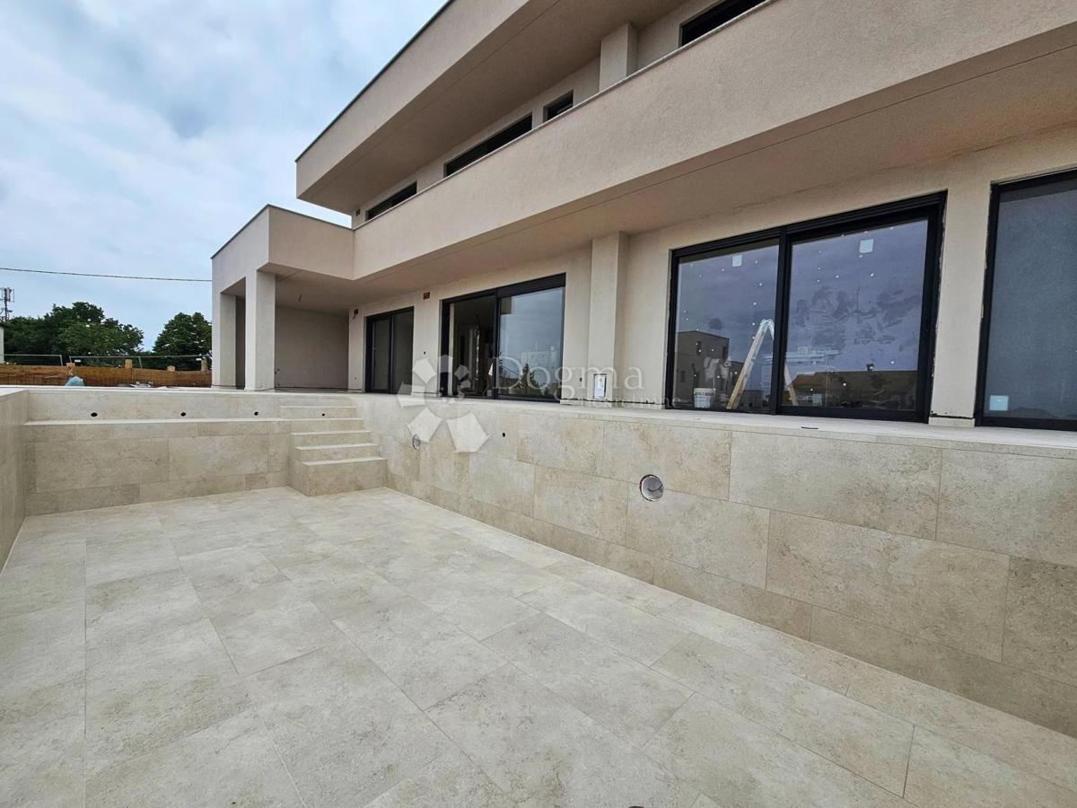 VILLA MODERNA CON PISCINA NELLA LOCALITÀ VICINO A POREČA