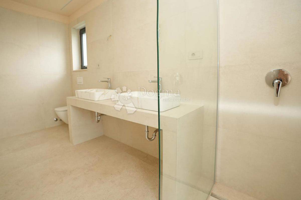 VILLA MODERNA CON PISCINA NELLA LOCALITÀ VICINO A POREČA