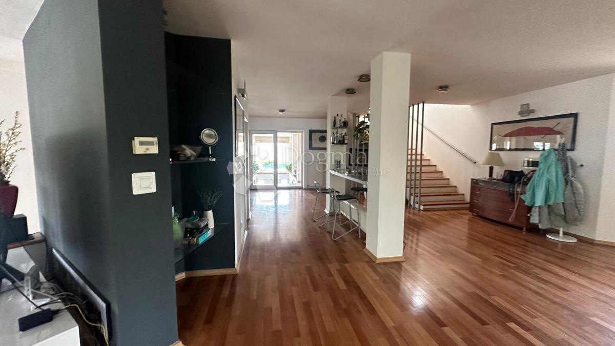 Casa Donji Stupnik, Stupnik, 580m2
