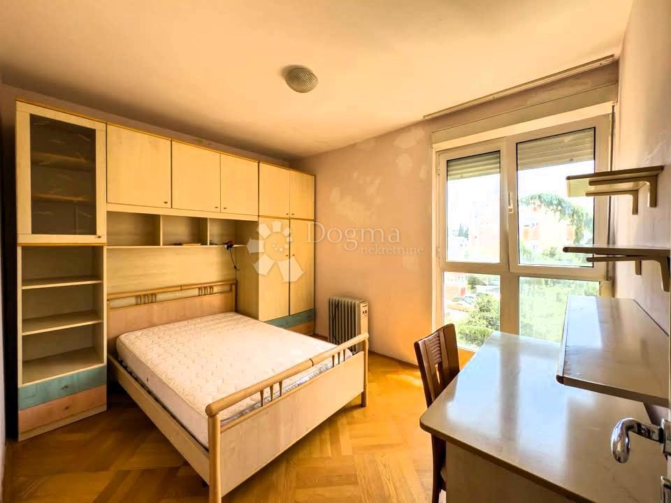 Appartamento con tre camere da letto Melada - balcone, vicino al mare, pronto per essere abitato immediatamente