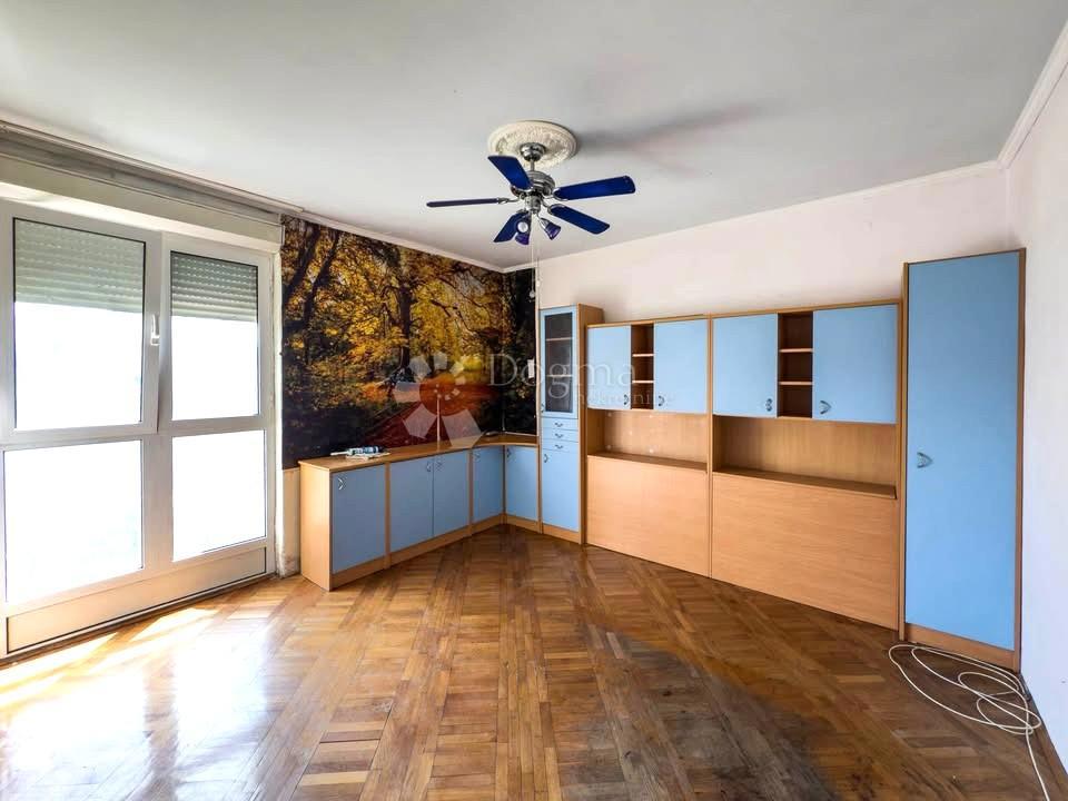 Appartamento con tre camere da letto Melada - balcone, vicino al mare, pronto per essere abitato immediatamente