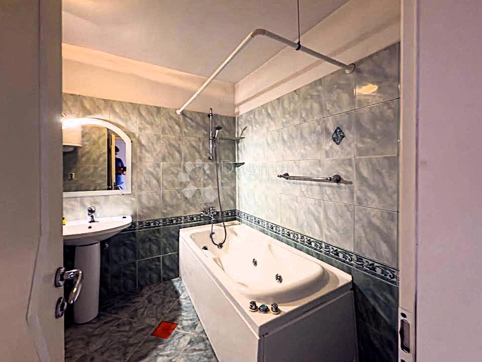 Appartamento con tre camere da letto Melada - balcone, vicino al mare, pronto per essere abitato immediatamente