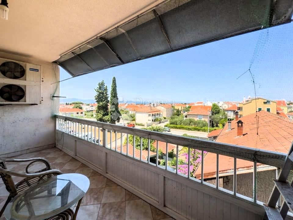 Appartamento con tre camere da letto Melada - balcone, vicino al mare, pronto per essere abitato immediatamente