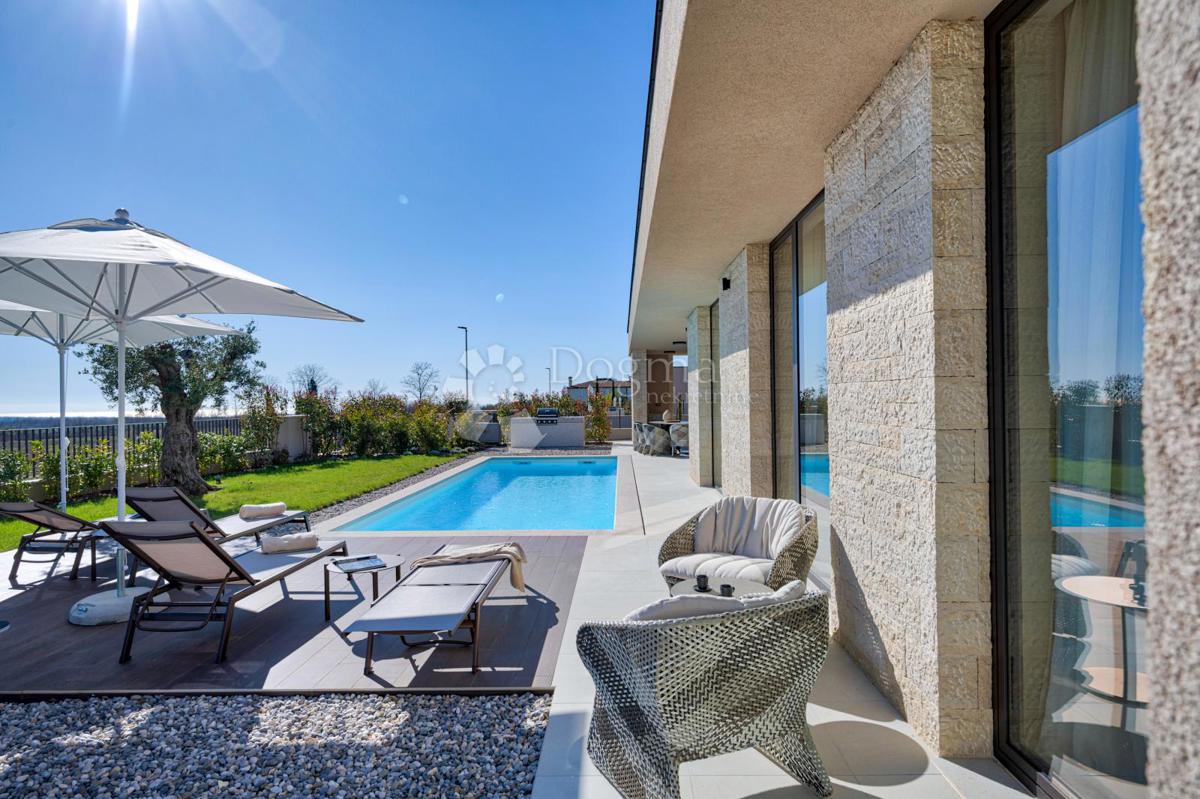 Villa esclusiva smart home, completamente attrezzata, con vista aperta