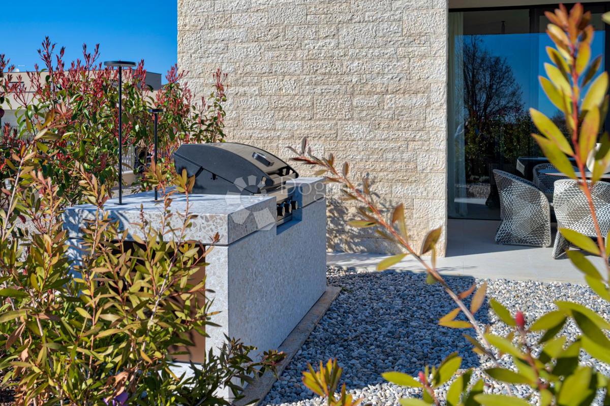 Villa esclusiva smart home, completamente attrezzata, con vista aperta