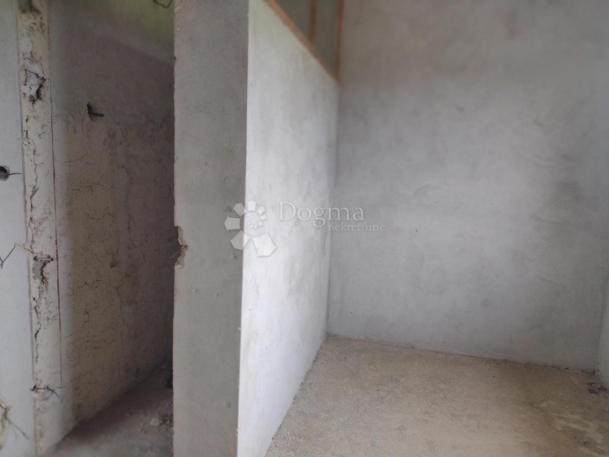 Locale commerciale Batinova Kosa, Topusko, 700m2