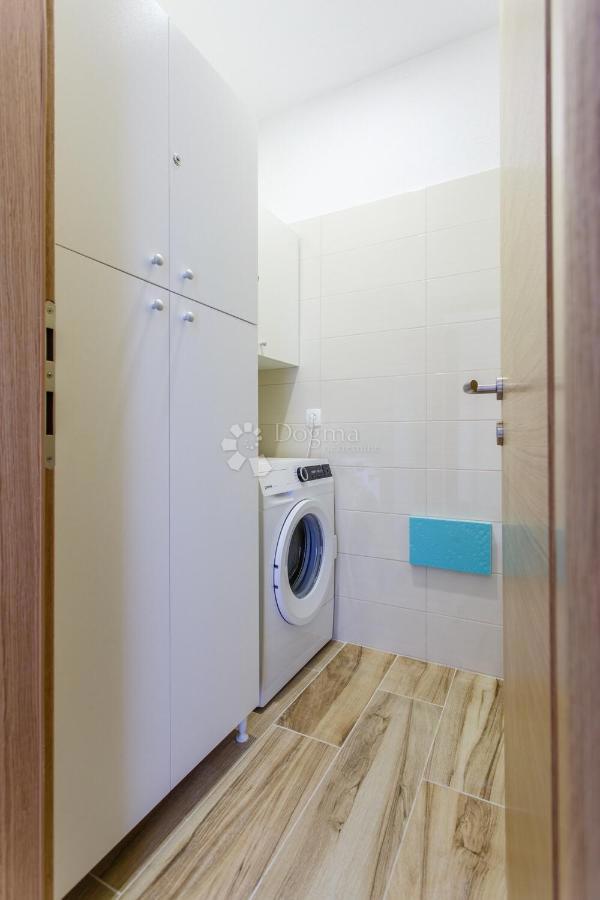 Casa Sućuraj, 258,88m2