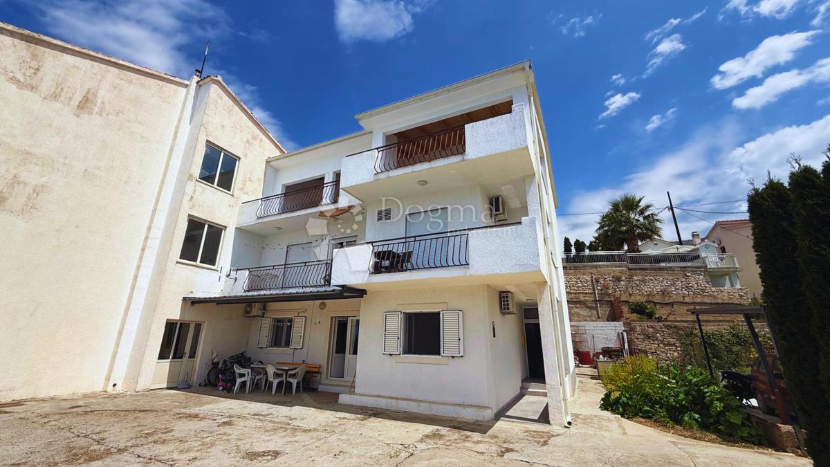 Casa dei Sogni in Prima Fila sul Mare – Podstrana, 126 m² di Spazio Abitativo + Giardino