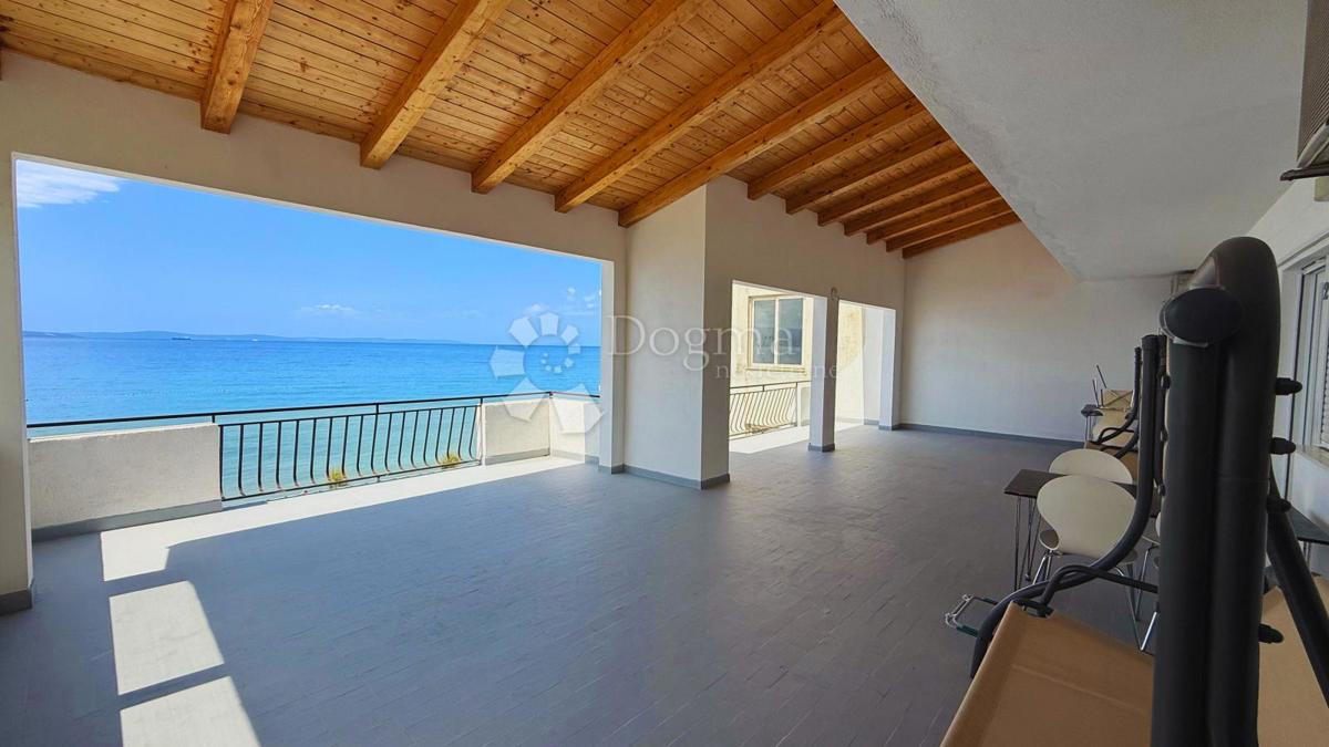 Casa dei Sogni in Prima Fila sul Mare – Podstrana, 126 m² di Spazio Abitativo + Giardino
