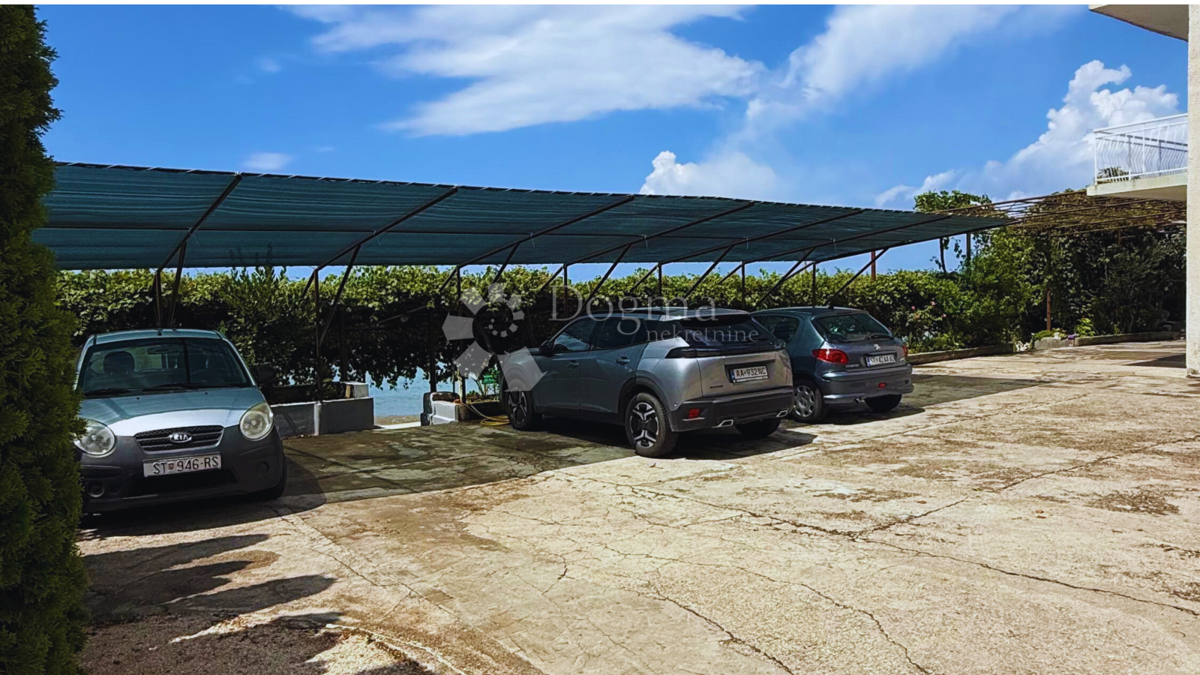 Casa dei Sogni in Prima Fila sul Mare – Podstrana, 126 m² di Spazio Abitativo + Giardino