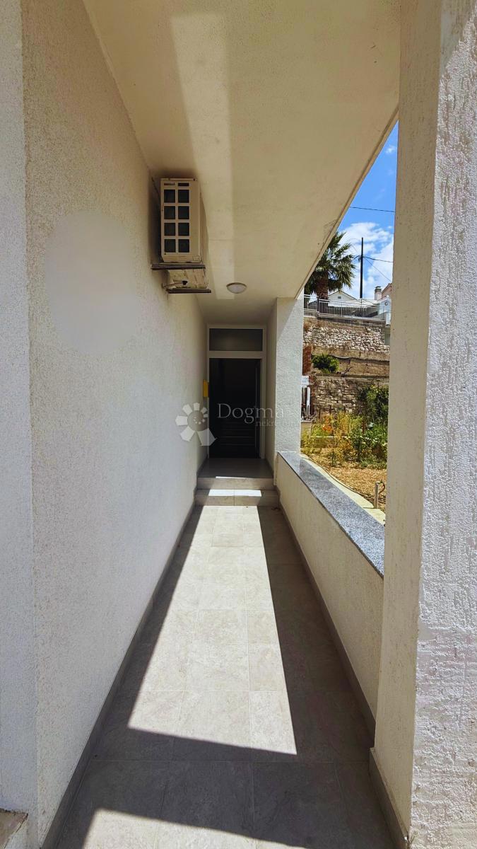 Casa dei Sogni in Prima Fila sul Mare – Podstrana, 126 m² di Spazio Abitativo + Giardino