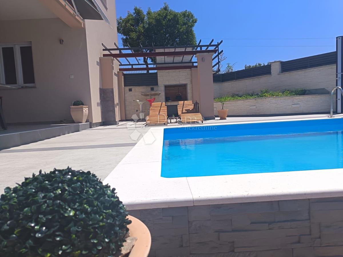 Casa Rovanjska, Jasenice, 140m2