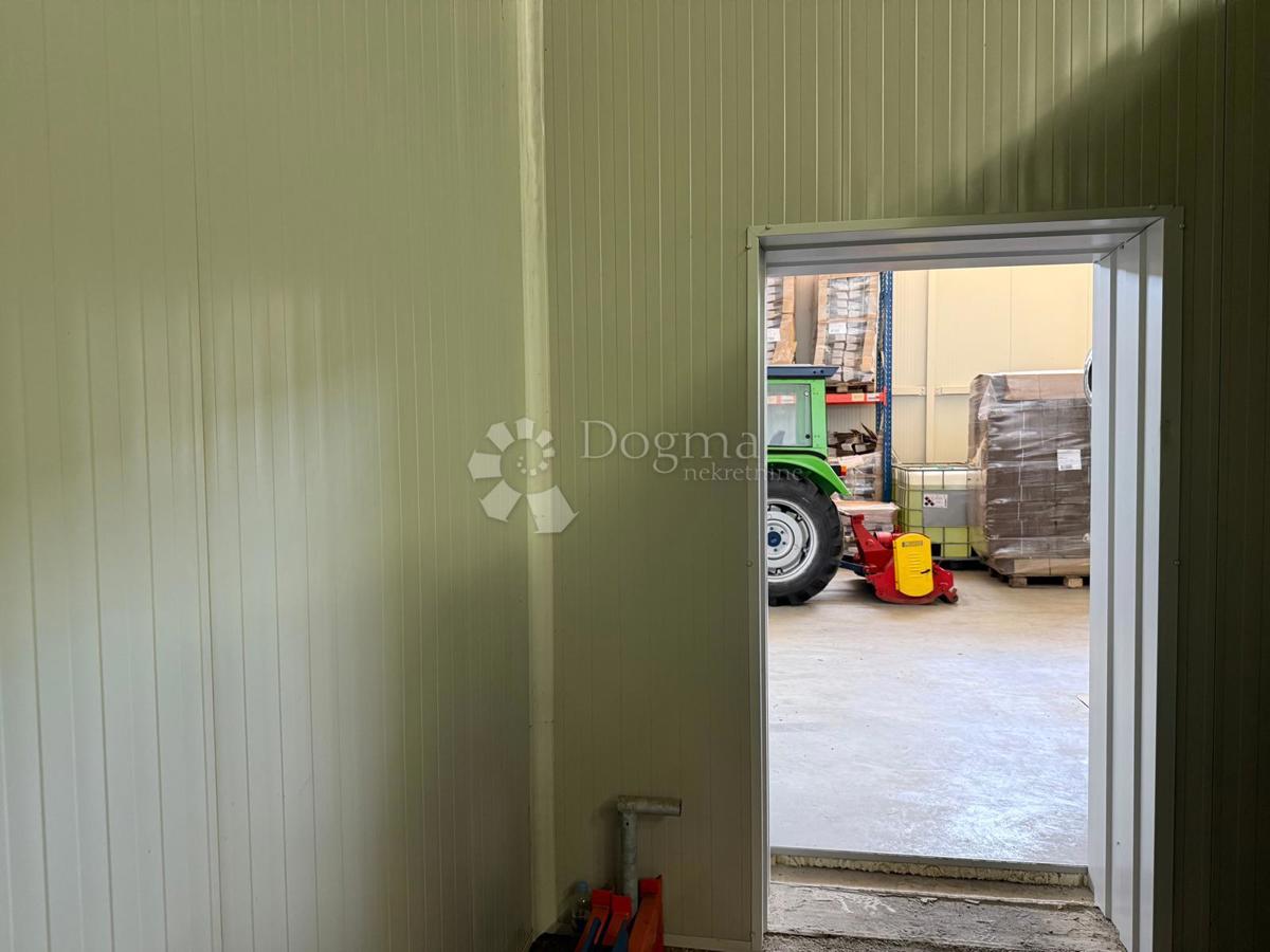 Locale commerciale Selnik, Maruševec, 670m2