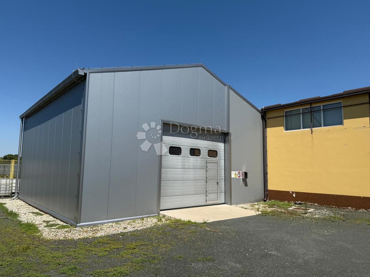 Locale commerciale Selnik, Maruševec, 670m2