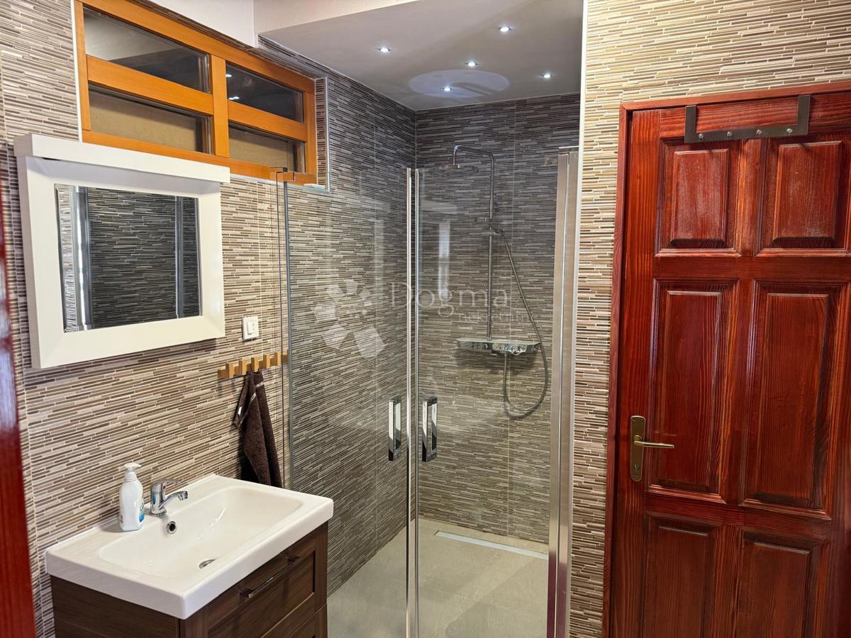 Locale commerciale Selnik, Maruševec, 670m2