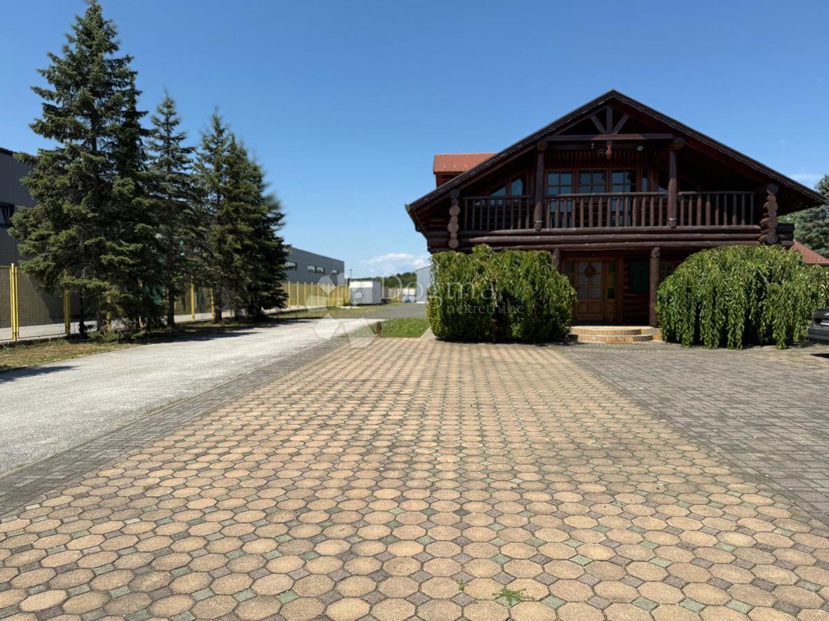 Locale commerciale Selnik, Maruševec, 670m2