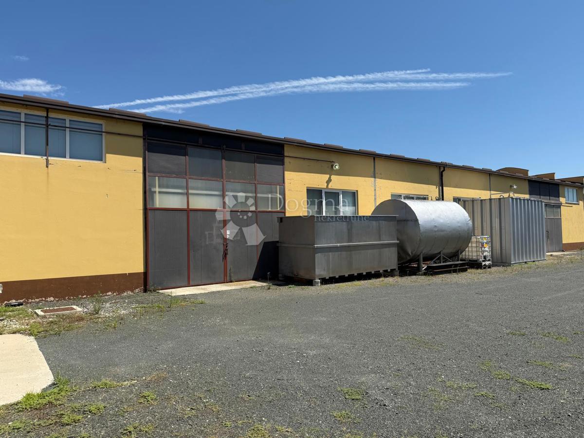 Locale commerciale Selnik, Maruševec, 670m2