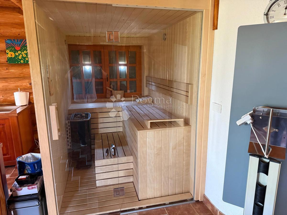 Locale commerciale Selnik, Maruševec, 670m2