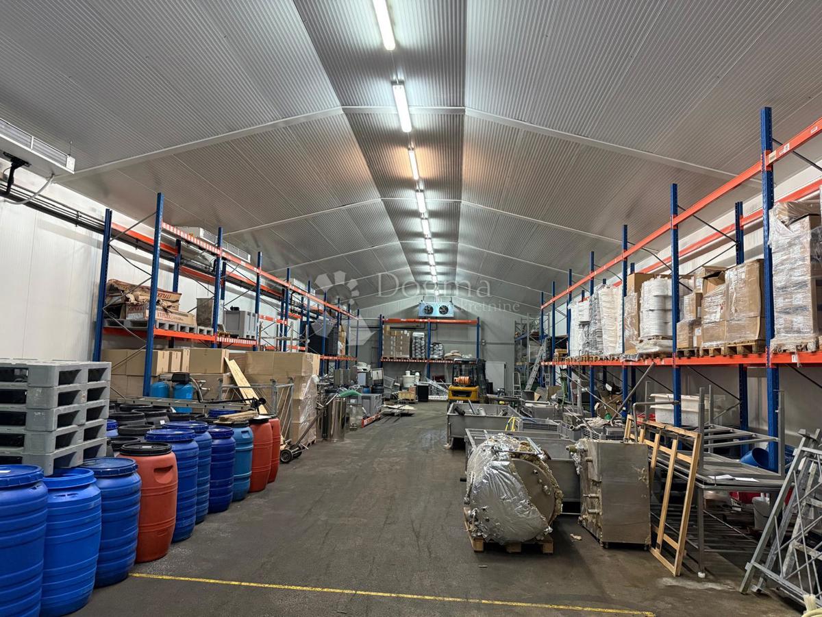 Locale commerciale Selnik, Maruševec, 670m2