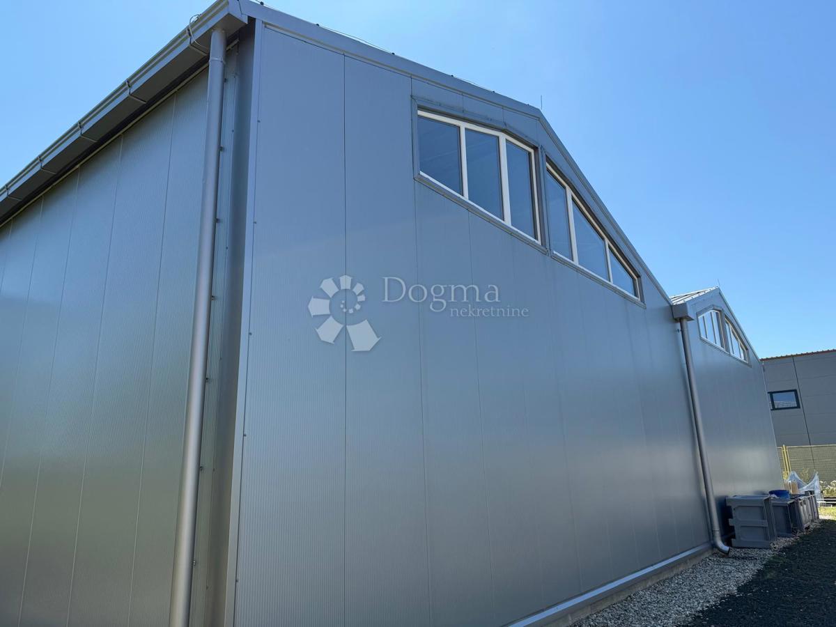 Locale commerciale Selnik, Maruševec, 670m2