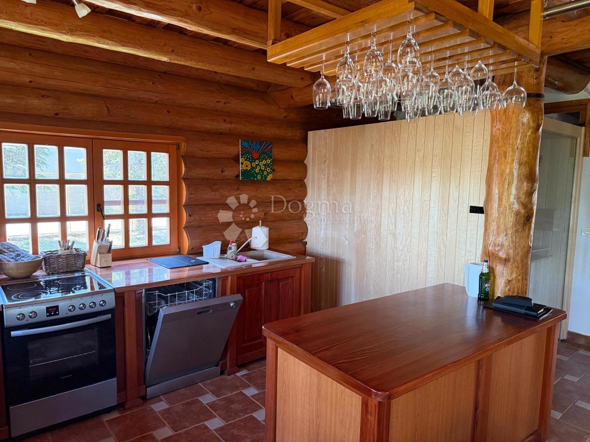 Locale commerciale Selnik, Maruševec, 670m2