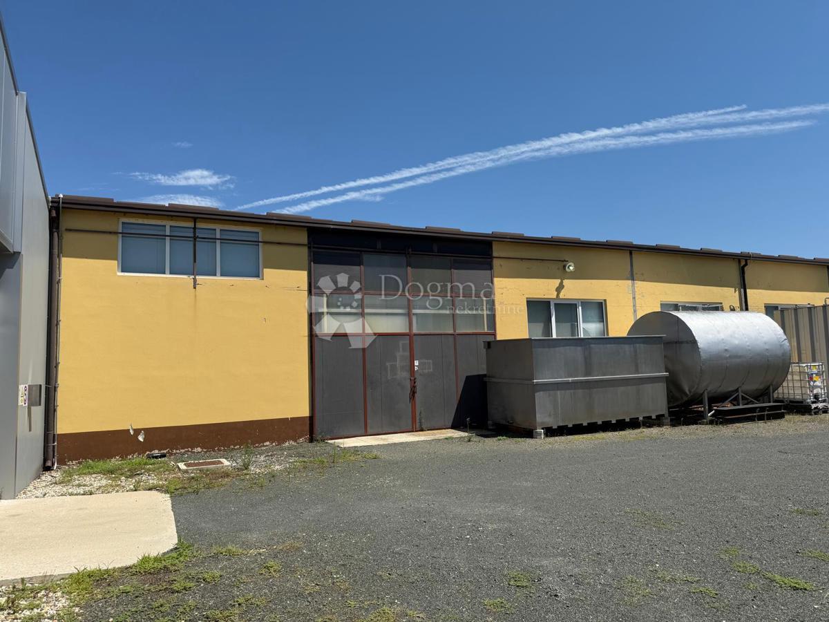 Locale commerciale Selnik, Maruševec, 670m2