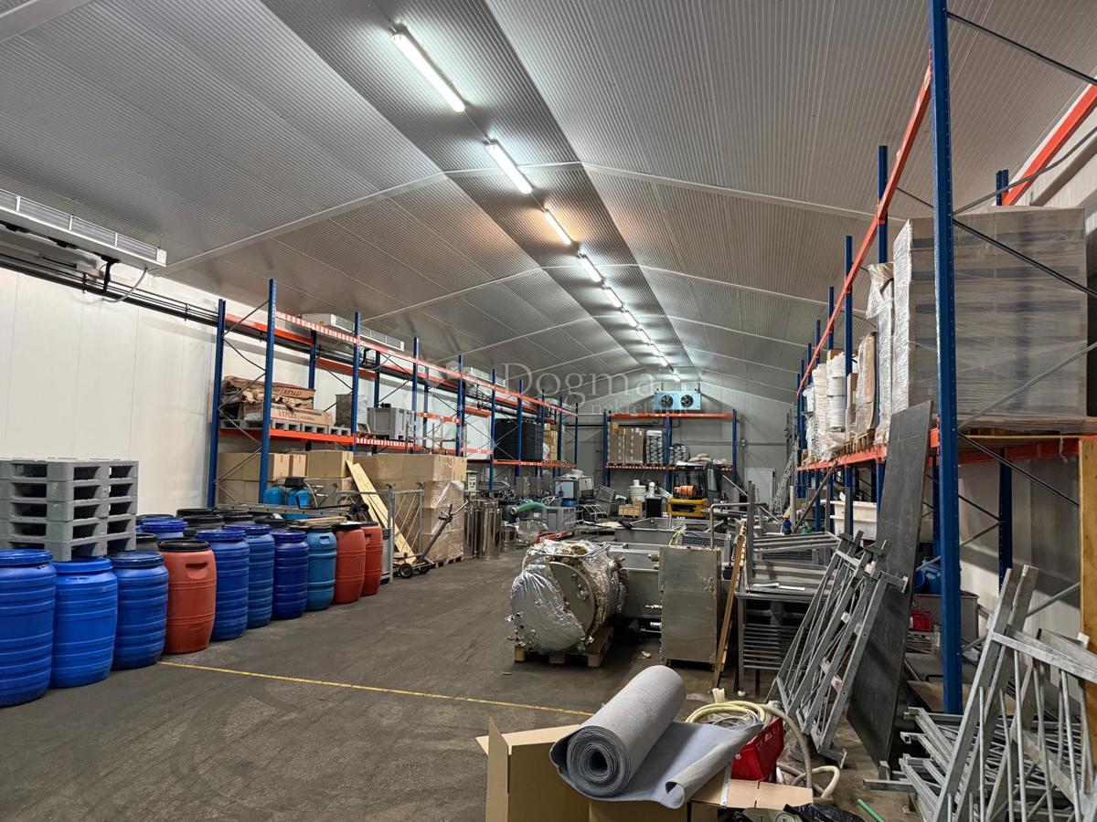 Locale commerciale Selnik, Maruševec, 670m2