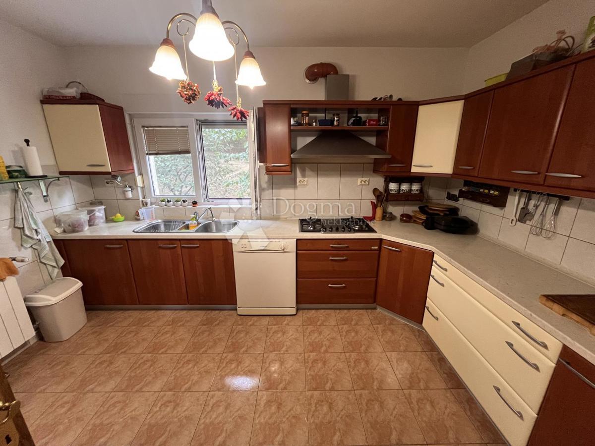 Casa Susedgrad, Podsused - Vrapče, 313m2