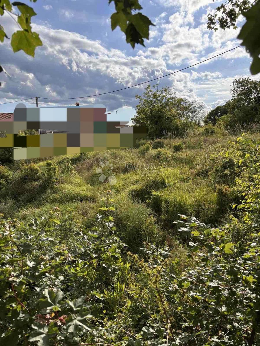 Terreno edificabile Hum, Buzet, 850m2