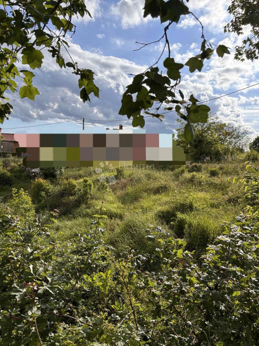 Terreno edificabile Hum, Buzet, 850m2