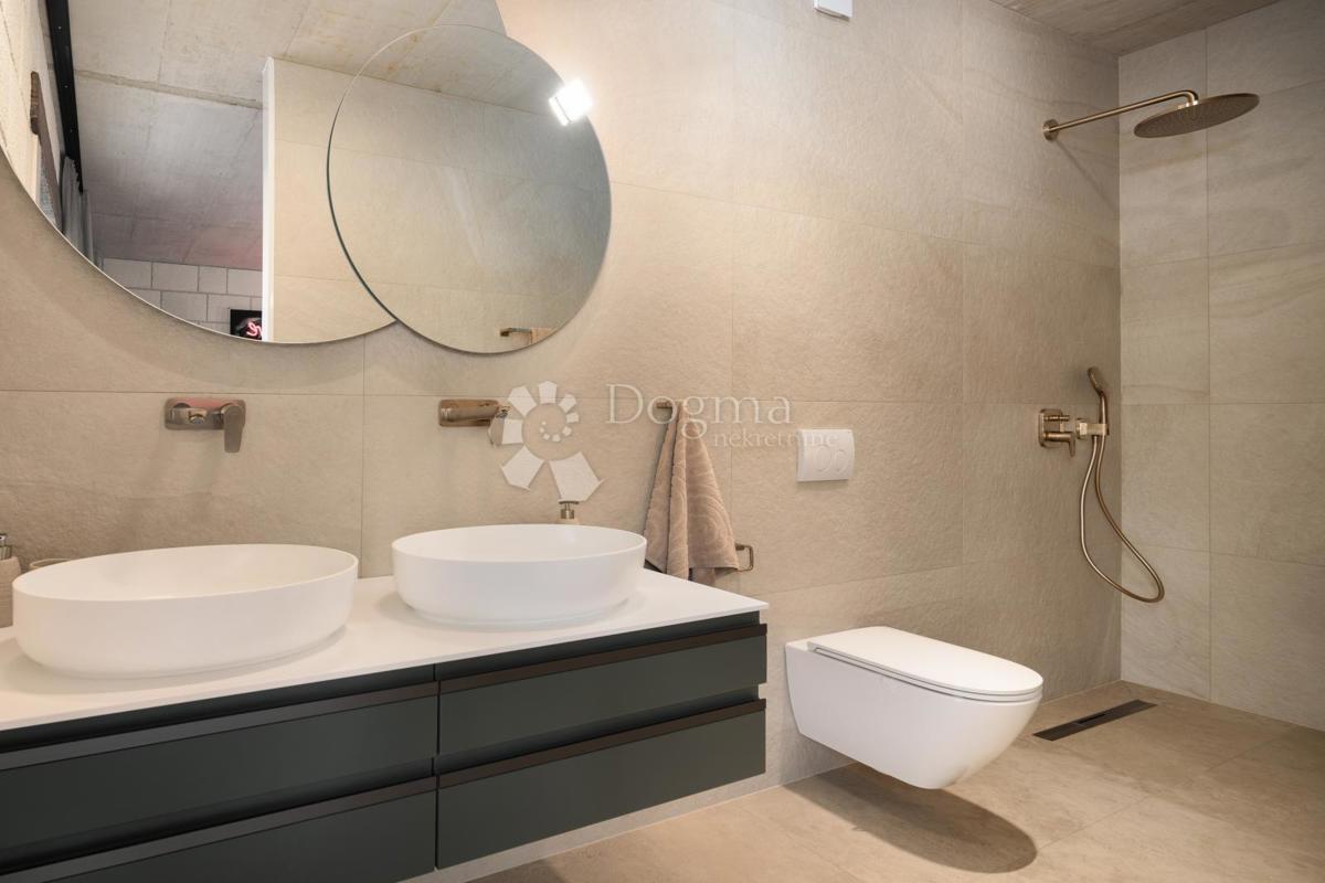 Casa Prisoje, Dicmo, 240m2