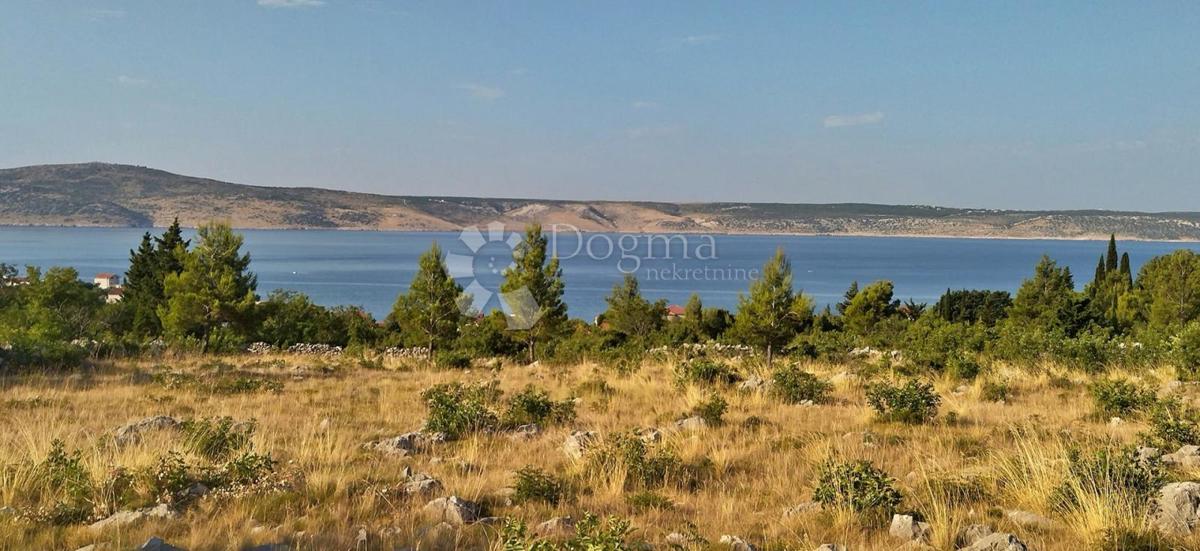 [OASI VICINO AL MARE] Terreno Starigrad 7500m2 