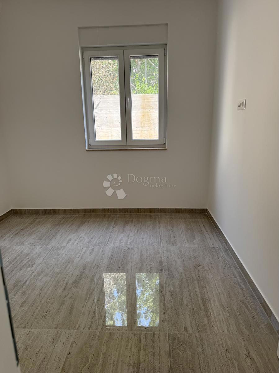 Allogio Maslenica, Jasenice, 81,84m2