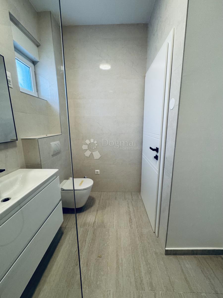 Allogio Maslenica, Jasenice, 81,84m2