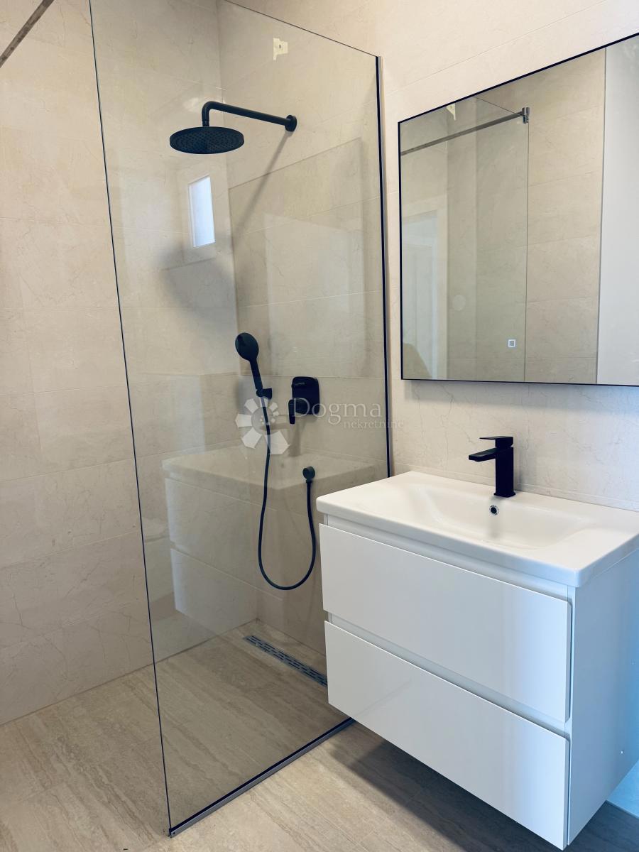 Allogio Maslenica, Jasenice, 81,84m2