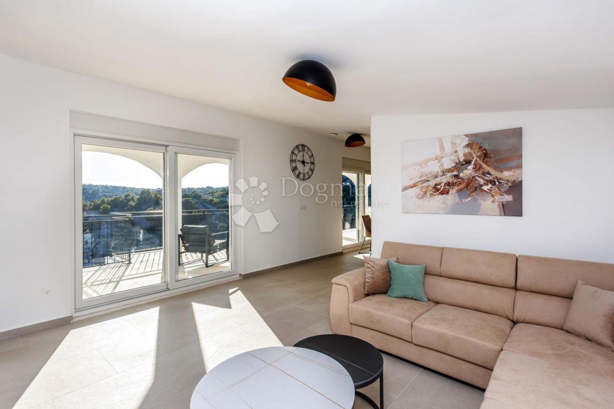 SEVID - SPAZIOSA VILLA A 50 M DAL MARE CON VISTA SUPERIORE